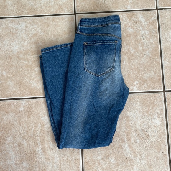 Black Daisy..Jamie Relaxed Skinny jeans - Picture 3 of 4